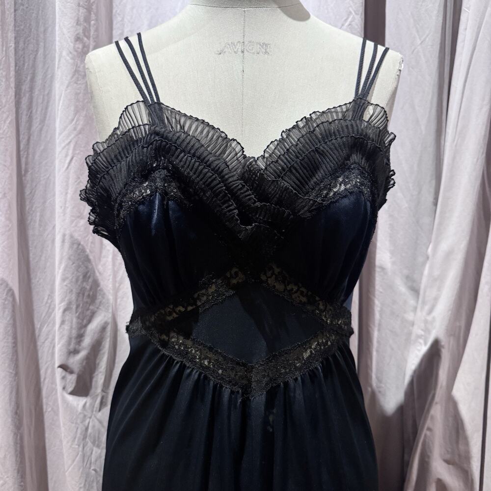 VTG Pleated Ruffle Maxi Boudoir Nightgown M